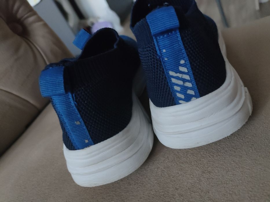 Продам кроссовки на мальчика