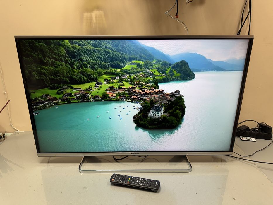 Смарт телевизор Panasonic 42 инча,3D отличен!