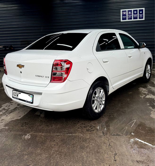 Kobalt 2025 Yil Full Stayil Oq Rang Top Toza