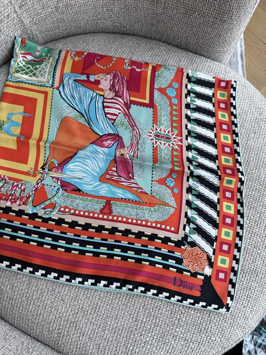 Шалове chanel и dior