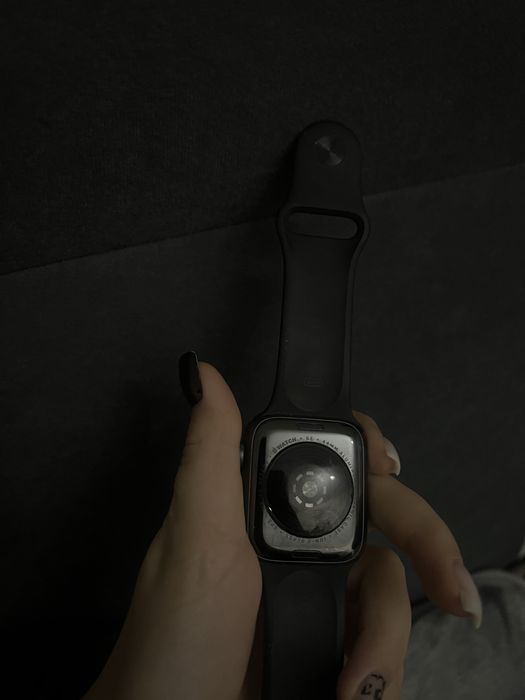 Apple Watch SE 44 мм (чёрные)