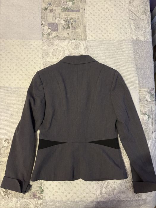 Дамски официален костюм