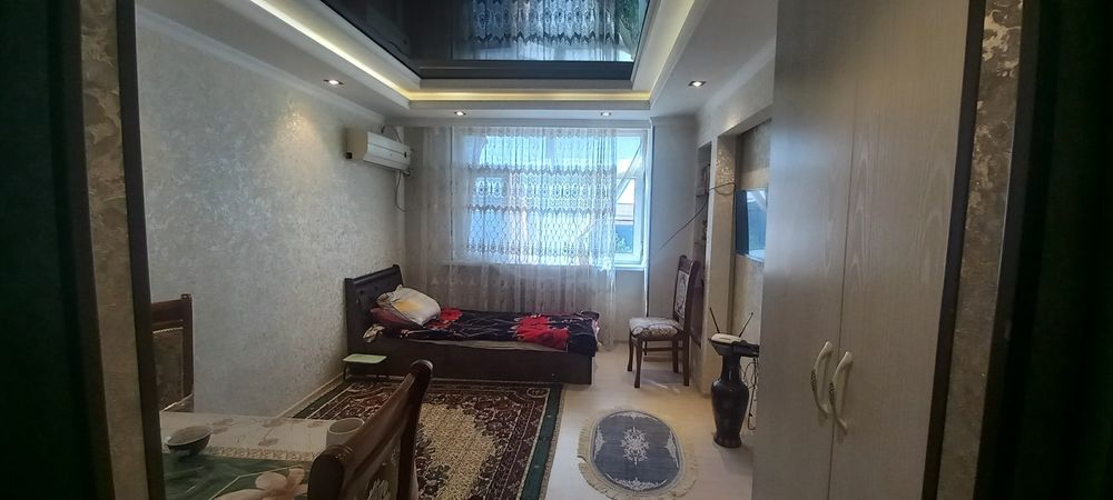 Барча уй жихозлари ва техникалари билан 1 хоналик уй сотилади