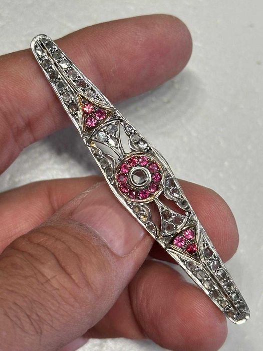 BROSA AUR 18K + Argint 925 + 43 Diamante = 1CT + 16 Rubine = 0.50ct - Mare - Vintage - 12g. - Art Deco !