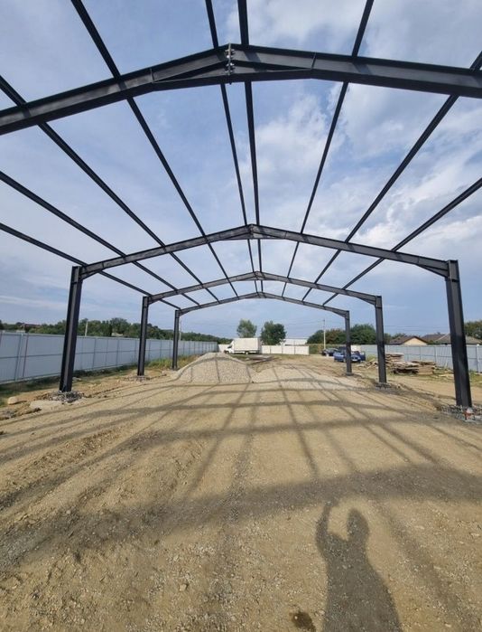 Hale metalice și ferme complete facem pe baza de comandă orice lățimii