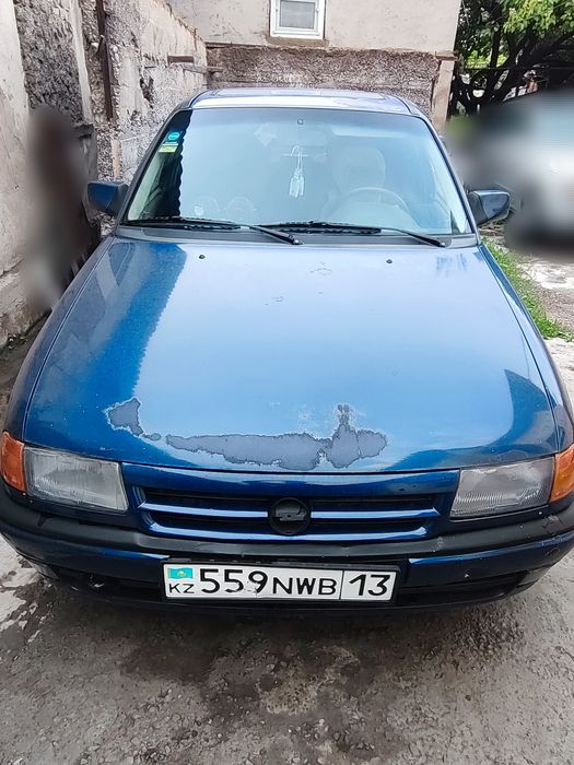 Машина opel astra