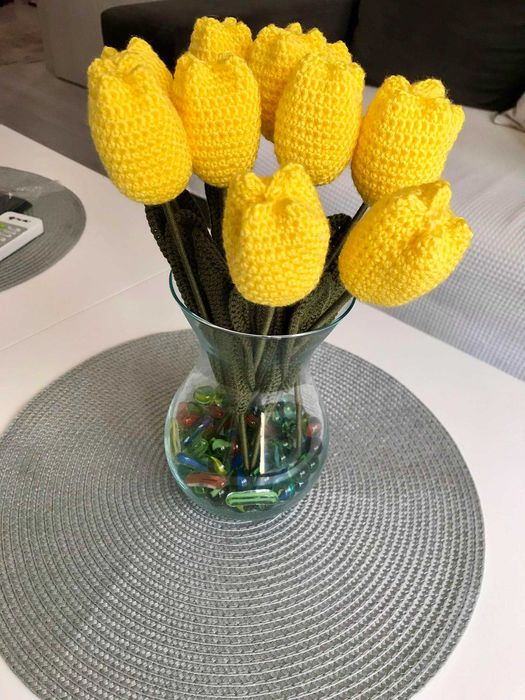 Цветя- плетени  лалета от прежда