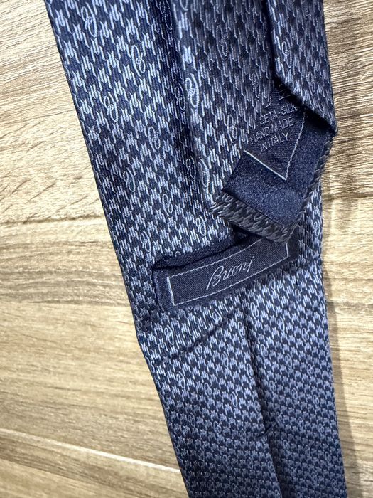 Hugo boss бабочка