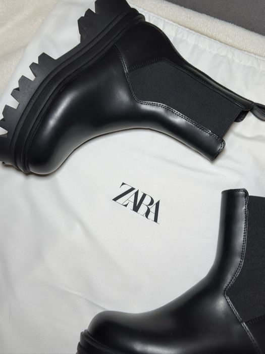 Ghete Chelsea de la Zara