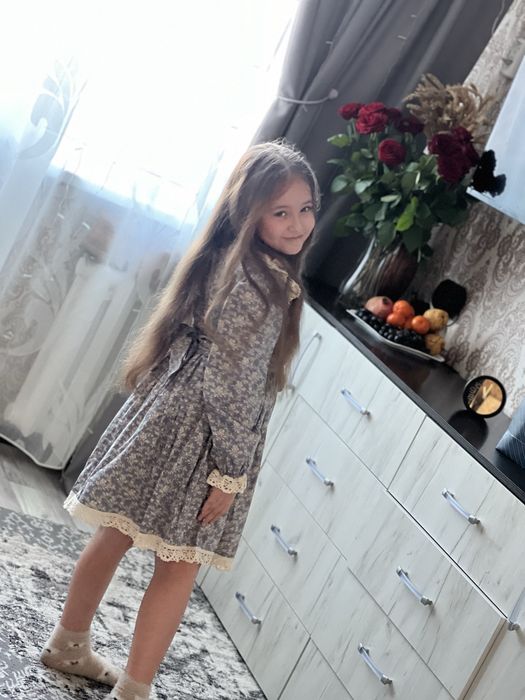 Продам куртки и платья до 146 р