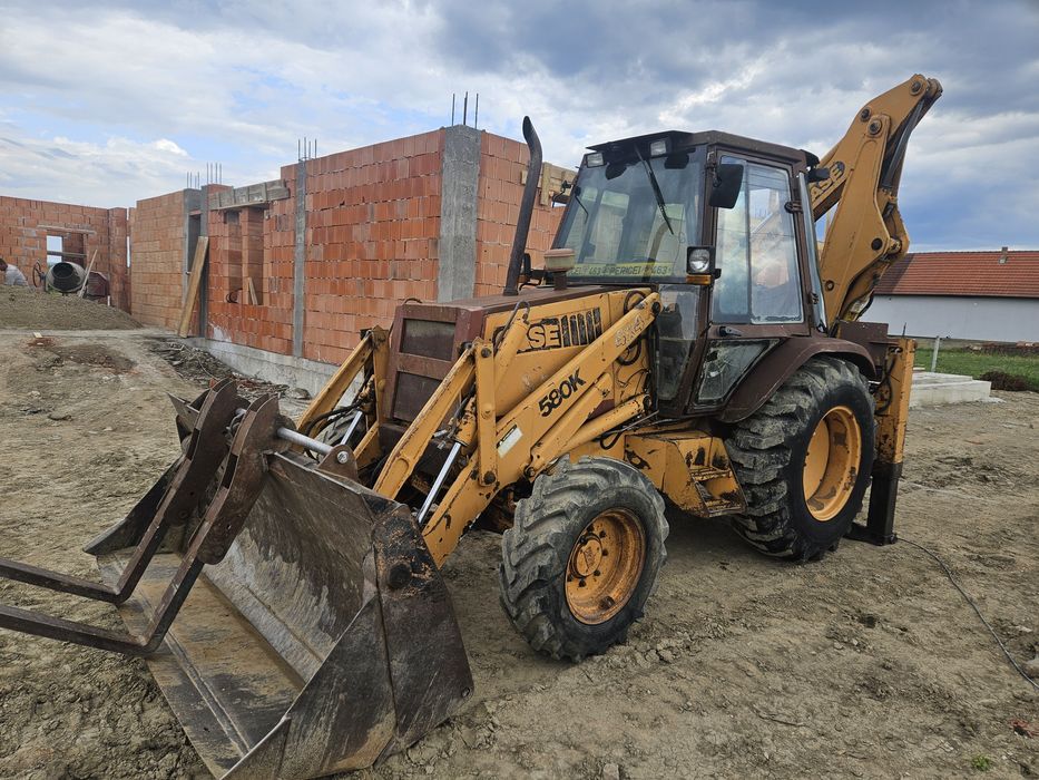 Vând buldoexcavator Case 580k