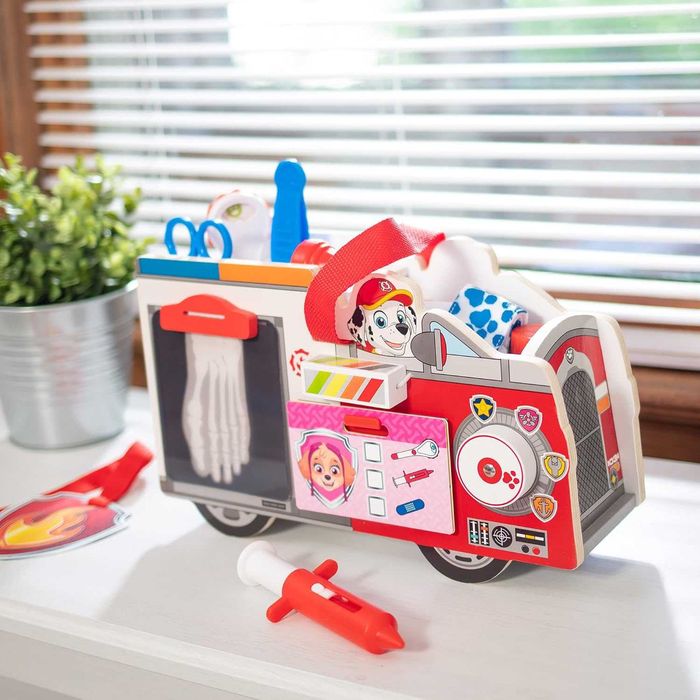 Дървен камион кола Докторски комплект Melissa and Doug Paw Patrol