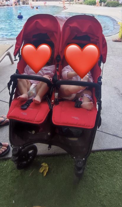 Коляска для близняшек