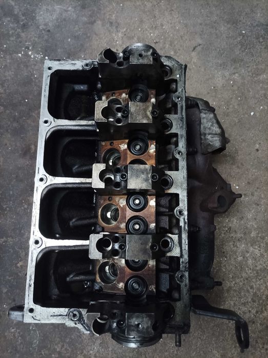 Продавам глава VW пасат 116 PD AJM