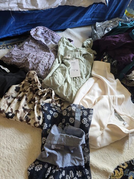 Lot sac 38 de top-uri (tricouri, camasi, bluze)