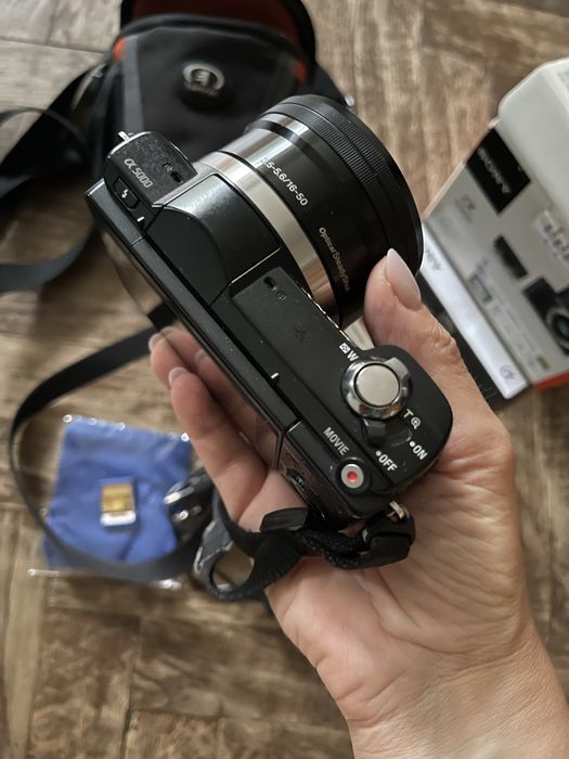 Sony A5000 Aparat Foto Mirrorless 20MP APSC Full HD Kit cu Obiectiv 16-50 F/3.5-5.6