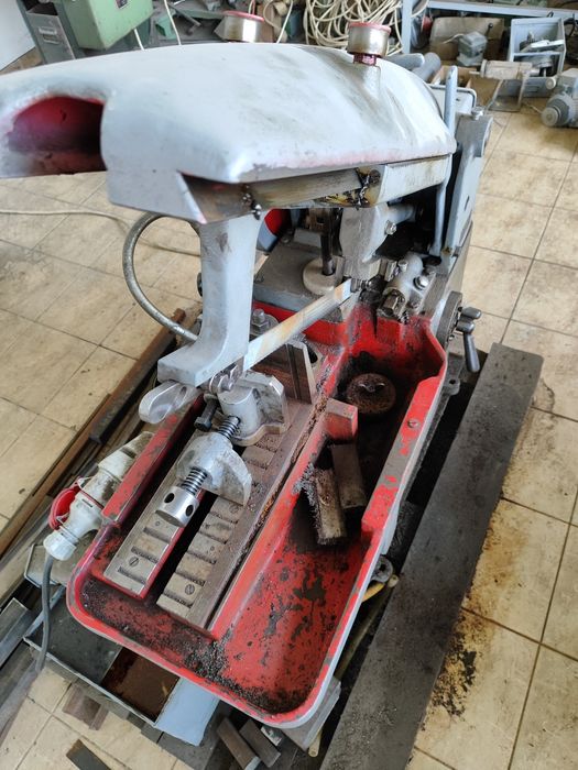 Fierăstrău debitat metal