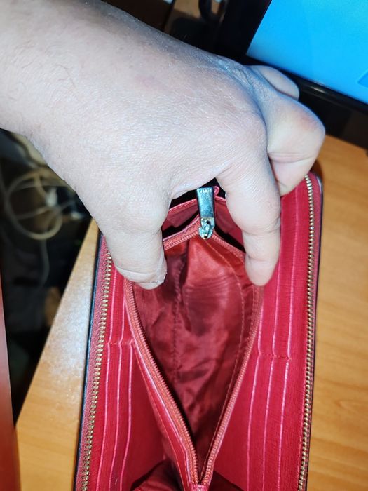 Дамско протмоне червен Марков ,късметлийски