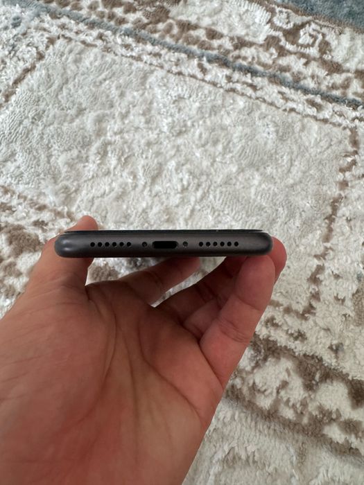iPhone 11  64гб