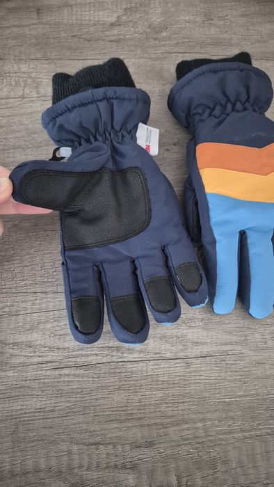 Mănuși iarna impermeabile C&A - copii  , 5 -6 ani.  Folosite foarte pu