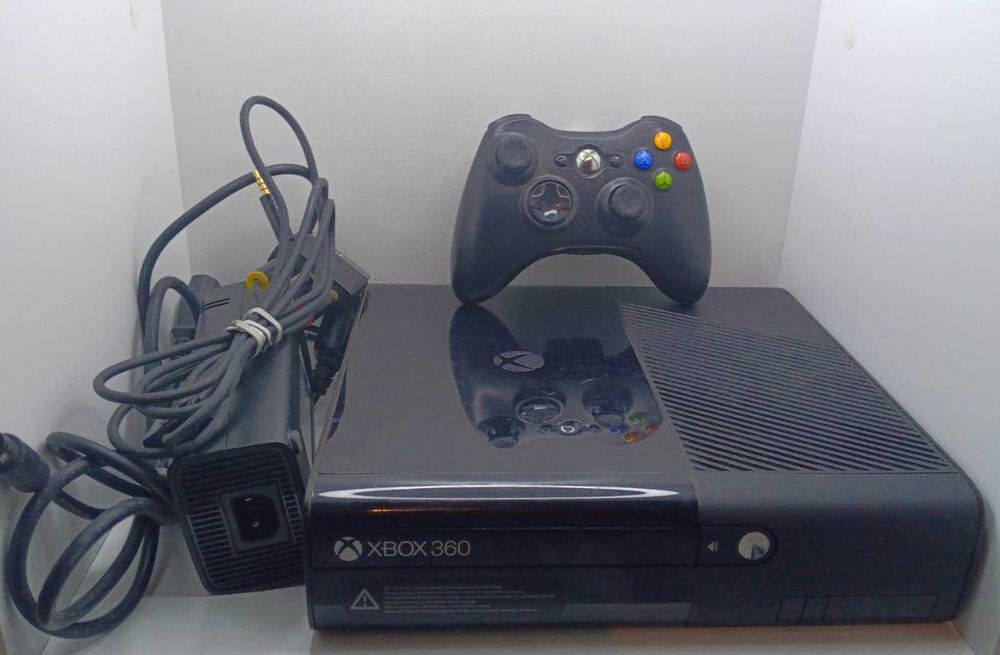 Consola XBOX 360 E - 500 GB
