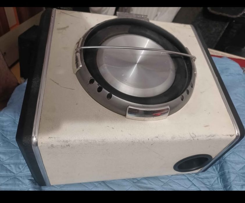 subwoofer auto activ cu statie se da cu proba