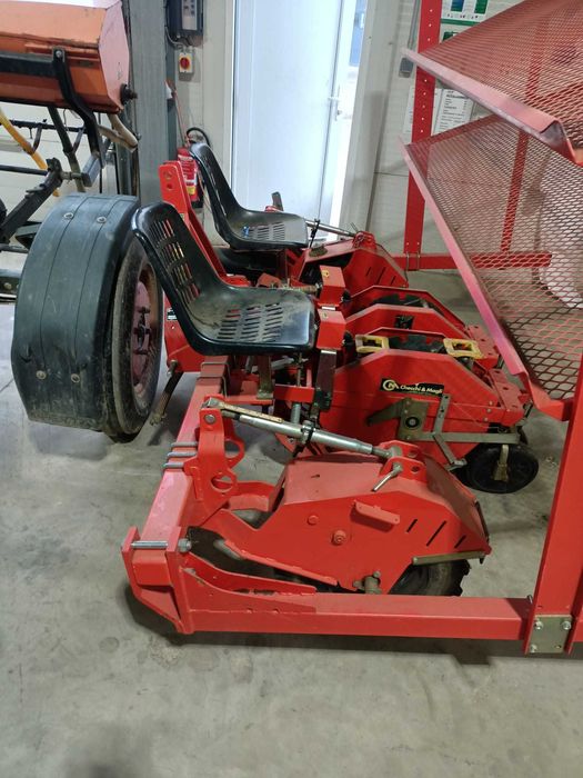 Se vinde masina plantat rasaduri pefolie mulcire