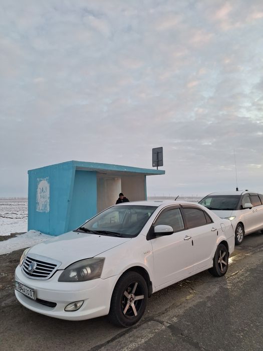 Продам Gelly sc7 в хорошем состояние