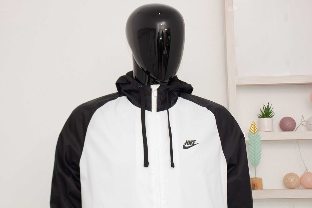 Nike оригинално мъжко яке бяло и черно с качулка ветровка М