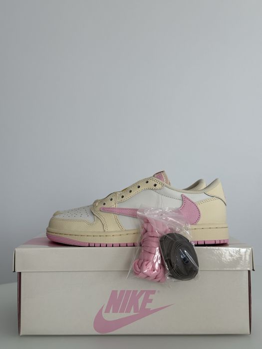 Nike Jordan 1 Retro Low x Travis Scott