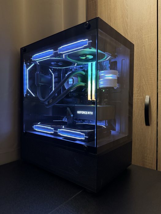 Геймърски компютър - Ryzen 7 7700, 32gb ram, rtx 3080 fe.