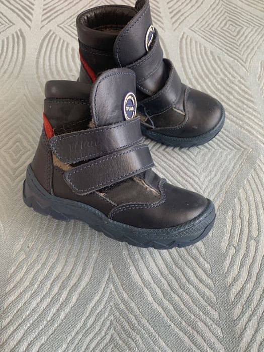 Продам детскую обувь