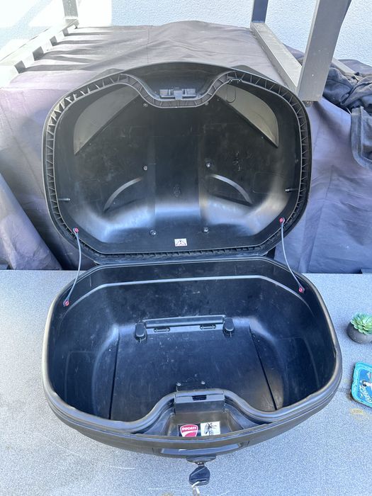 Topcase Kappa 47L cu spatar givi
