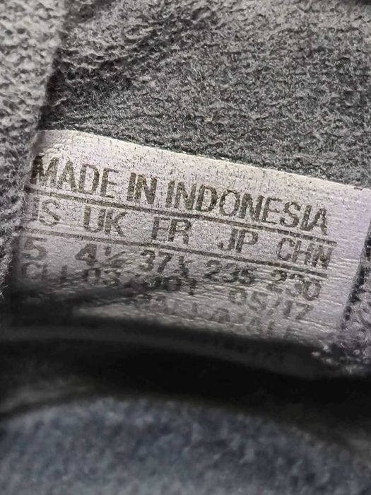 Adidasi fotbal Puma Spirit III si Adidas techfit