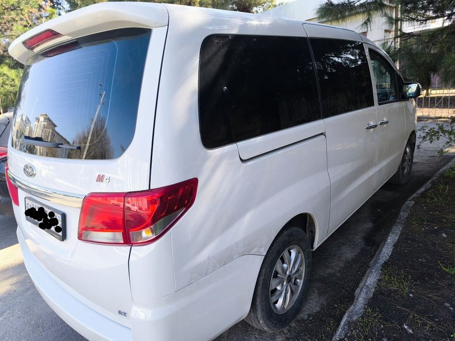 Продам минивэн JAC M4 автомат