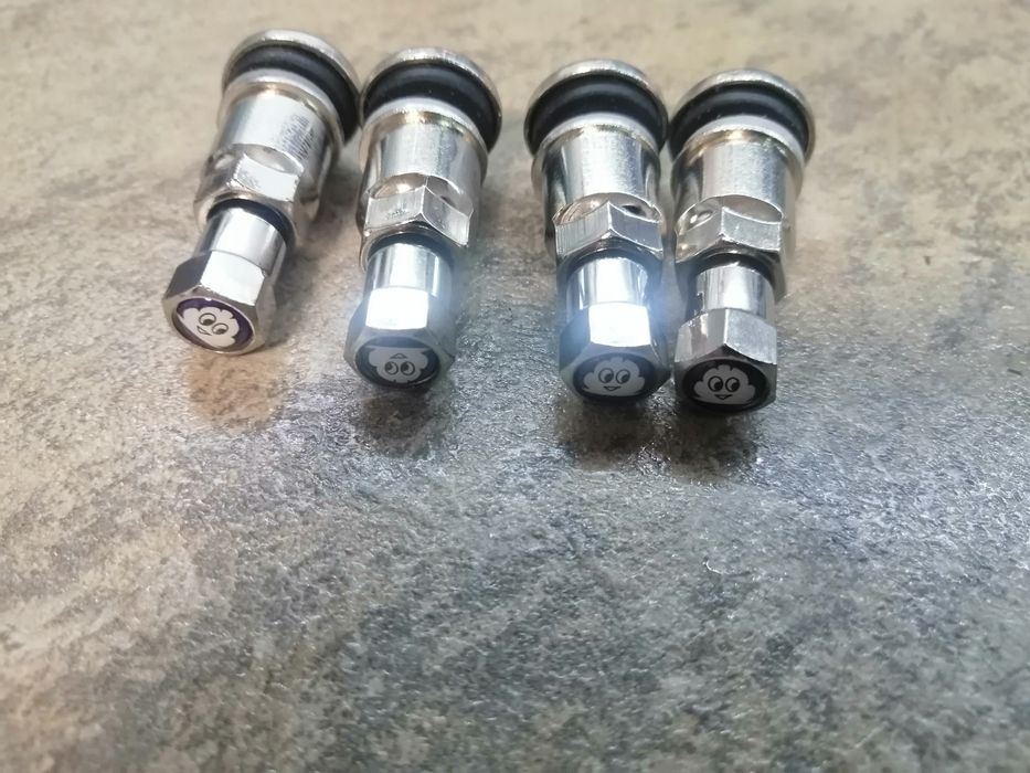 Части за мерцедес w211, w212,. Стоп, крушки D2S, фарове и други.