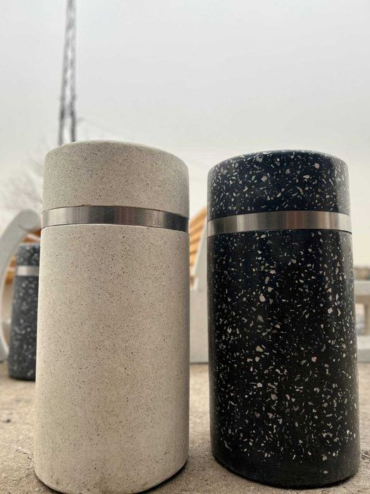 скамейка/урна/вазоны