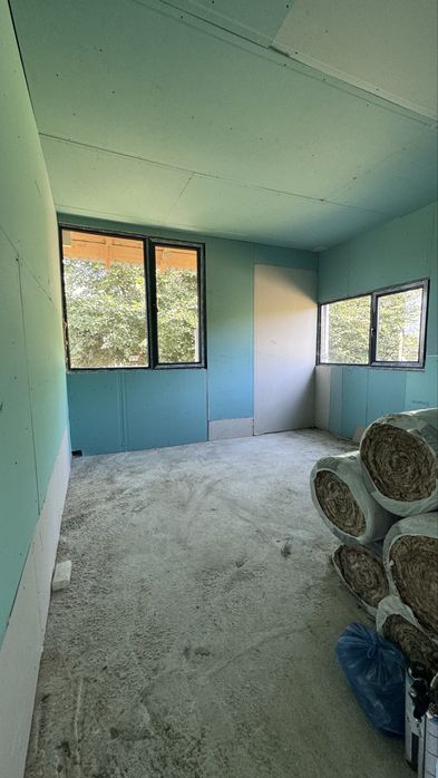 Casă 140 mp + teren 700 mp | Valea Călugărească | Zonă de deal | Acte la zi, proiect modern.