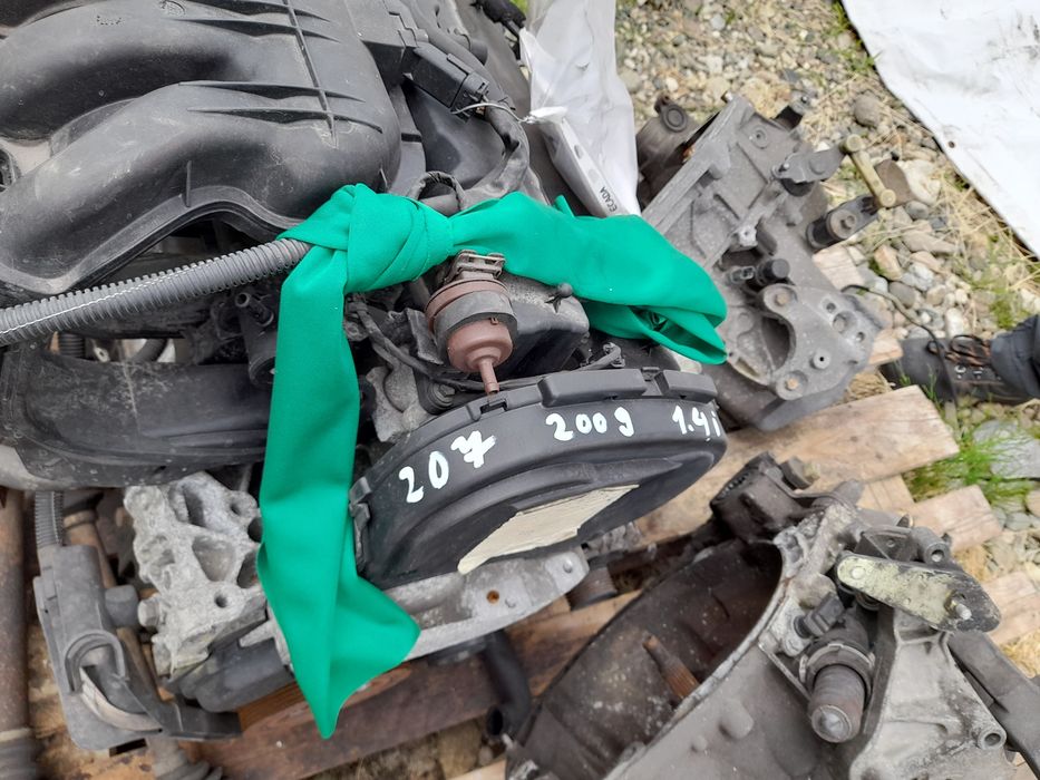 motor  cu anexe si cutie clapeta planetare ambreiaj peugeot 207 1.4i