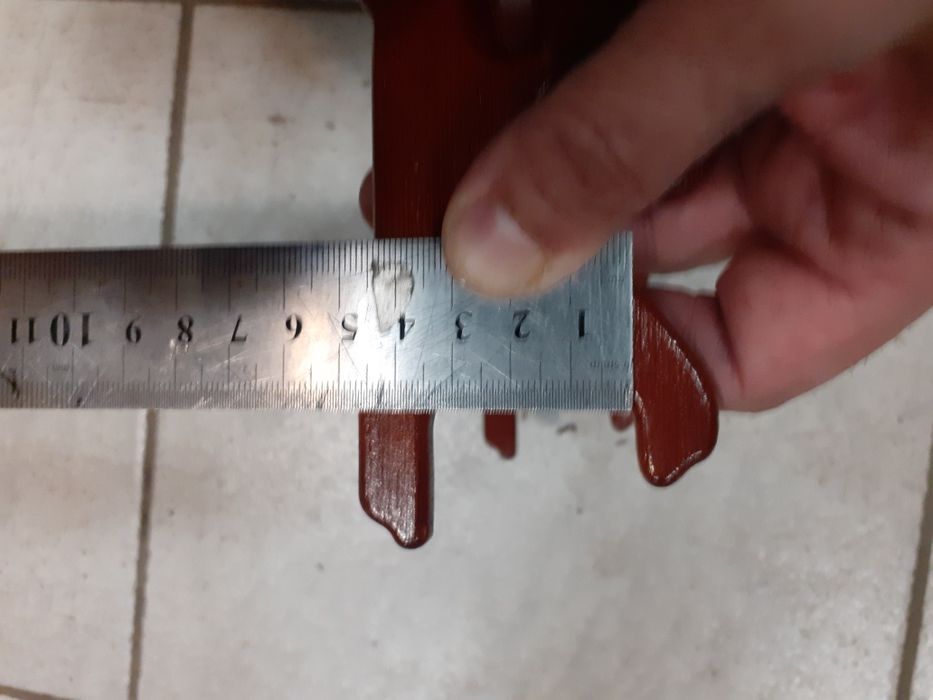 Дървена стойка за пищов,пистолет,нож,кортик,щик,аксесоар за украса