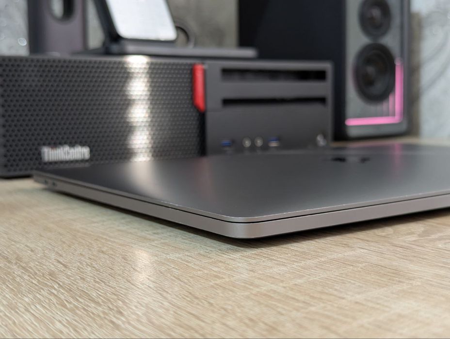 MacBook Pro 15″/ Core i7 / 16GB / SSD 512GB