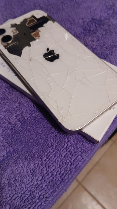 iPhone 12 смартфон