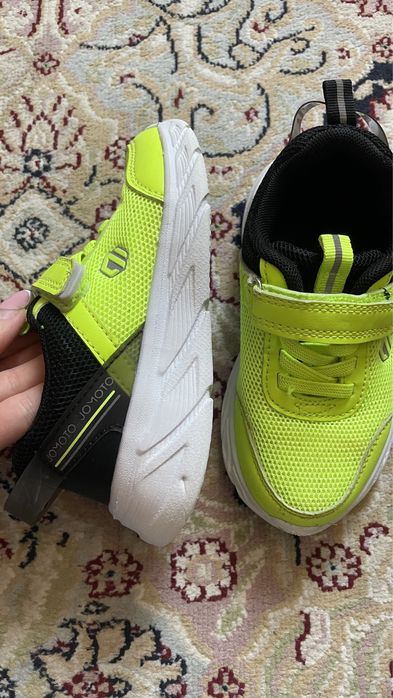 Детские кроссовки