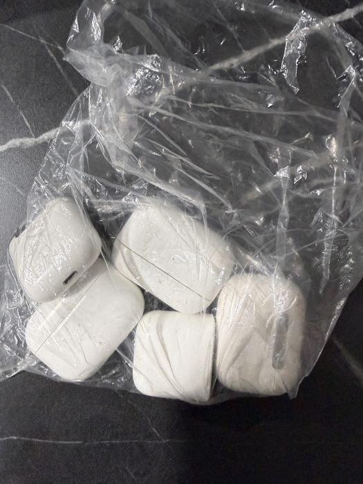 Vand diferite modele de AIRPODS