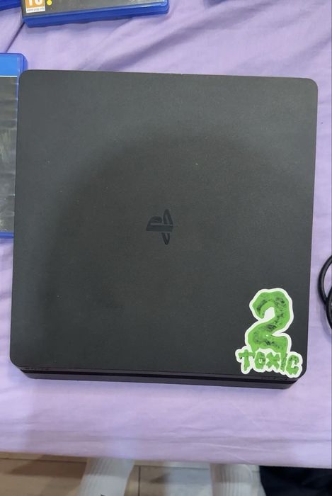 Playstation 4 slim 500 gb (отлично състояние)