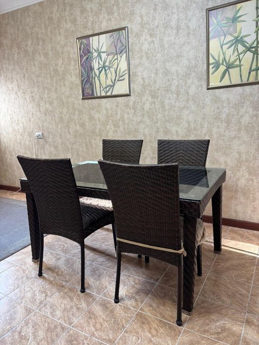 Ротанговый стол со стулями