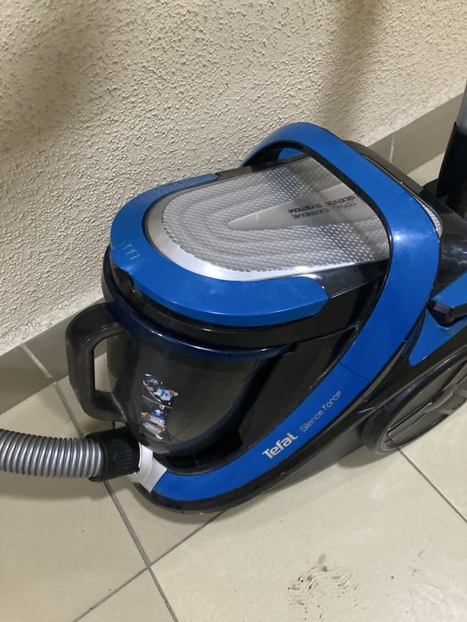 Пылесос Tefal в рабочем состоянии