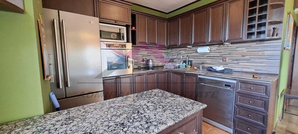 Дава се под наем Тристаен апартамент в Варна, Левски - 120 кв.м за 700 € - Снимка #1