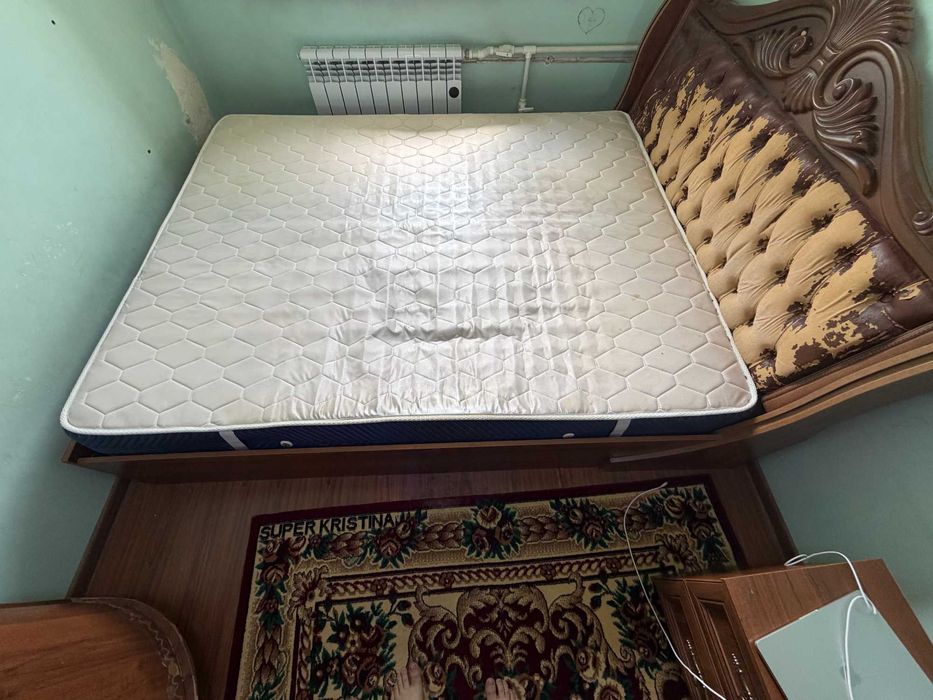 Продам б/у комплект спальной мебели в хорошем состоянии
