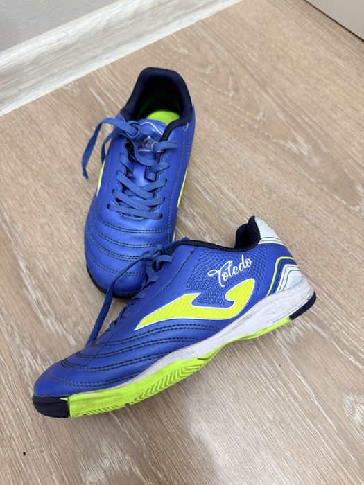 Бутсы футбольные